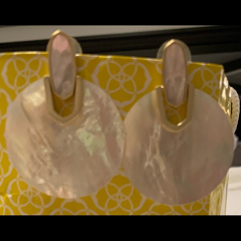 EEUC - Kendra Scott MOP Silver Earrings